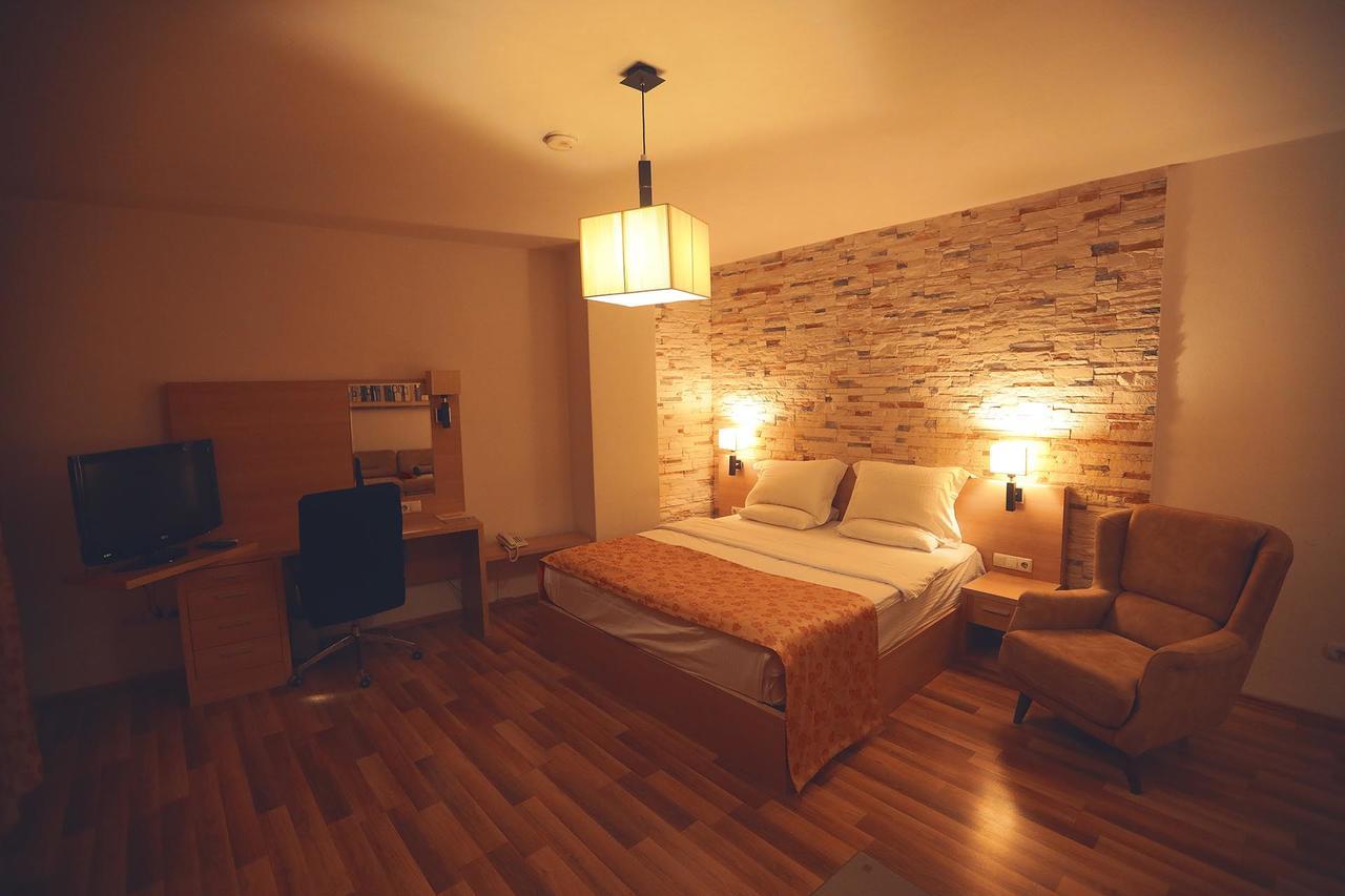 Hotel Pinocchio 프리슈티나 외부 사진